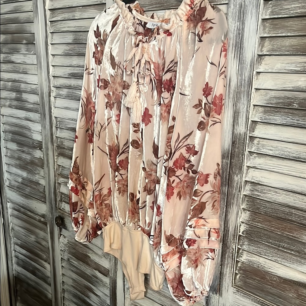 Fate Women's Floral Velvet Burnout Peasant Blouse Earth Tones Boho Size S - NWT
